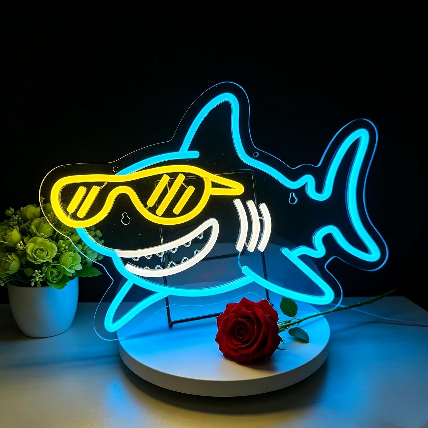 サングラスをかけたクールなサメのネオンサイン USB電源 L - Neon Sign Party のレビューと価格