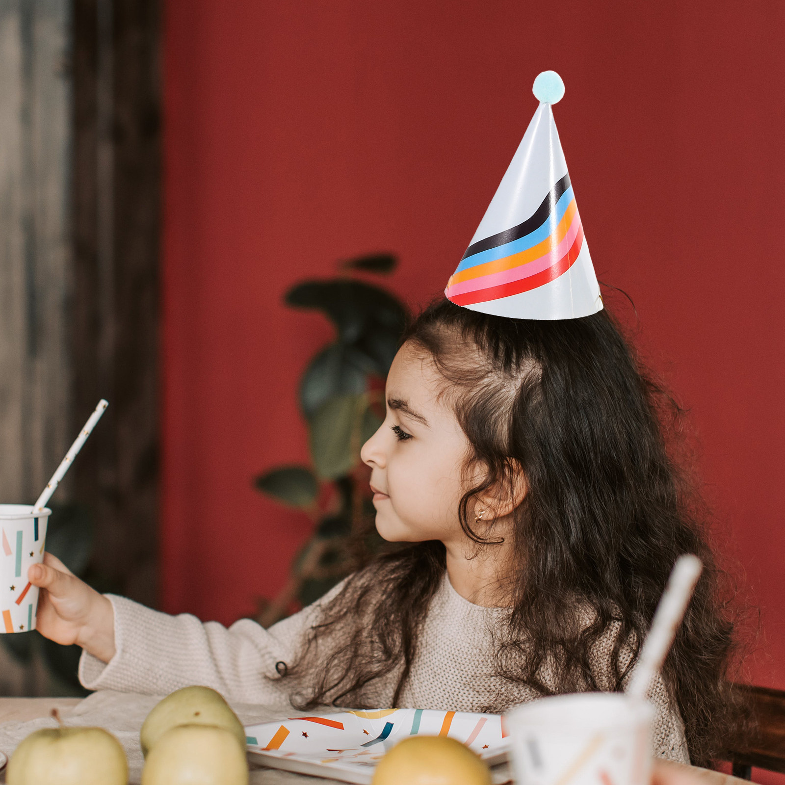 3個入り、金箔があしらわれた紙製の円錐形帽子。小さなパーティ - Party Hat Cone のレビューと価格
